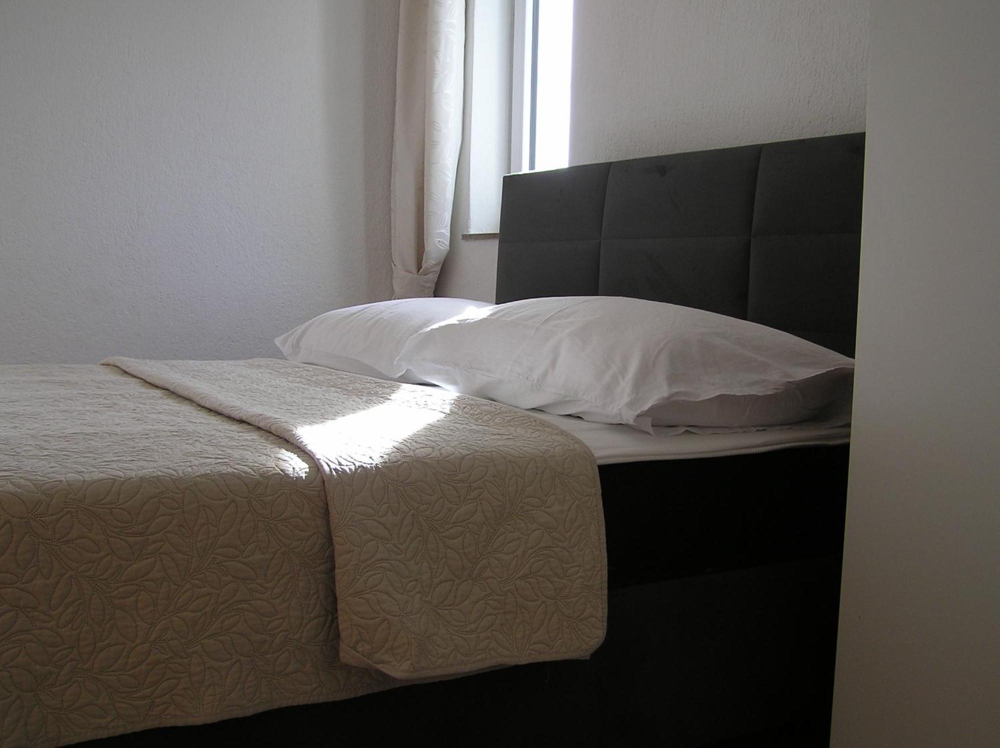 Apartments Adrialina Сень Екстер'єр фото