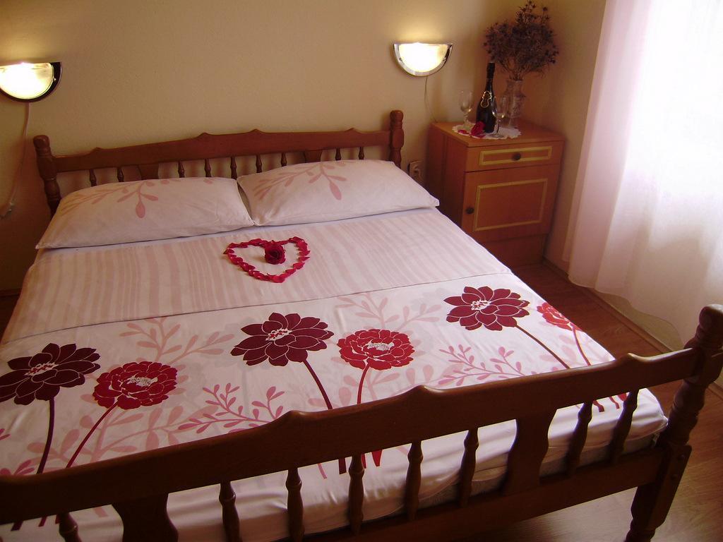Apartments Adrialina Сень Екстер'єр фото